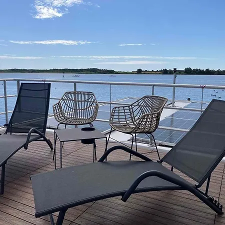 Hausboot Fru Puettelkow * Röbel