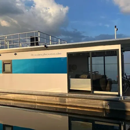 Hausboot Fru Puettelkow Botel Marienfelde