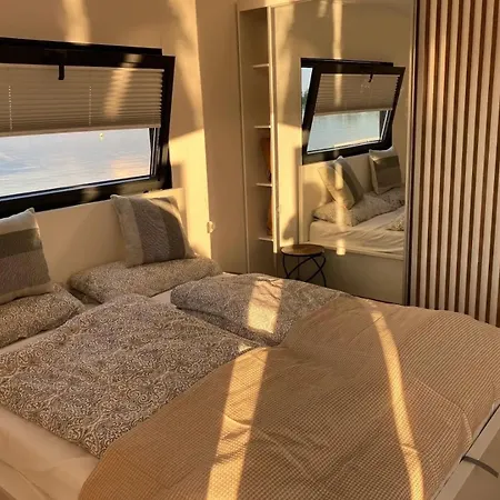 Hausboot Fru Puettelkow * Röbel