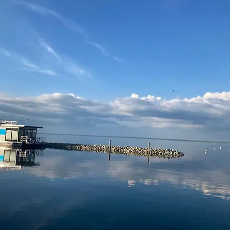 Hausboot Fru Puettelkow Botel Marienfelde